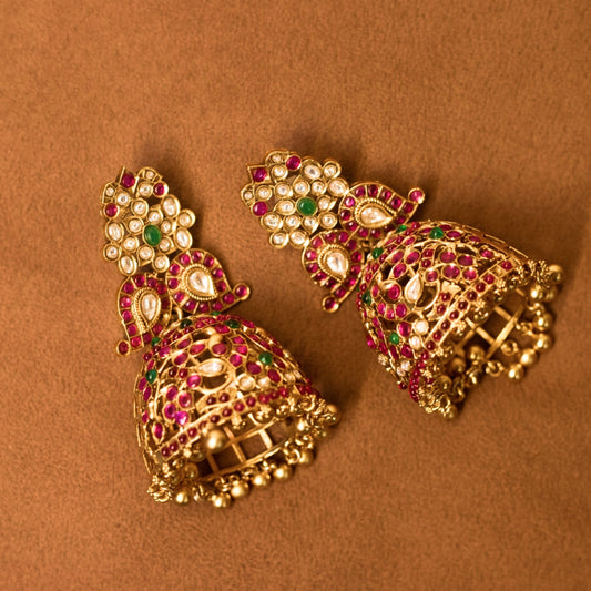 Gold Jhumka in Kundan with gold platting