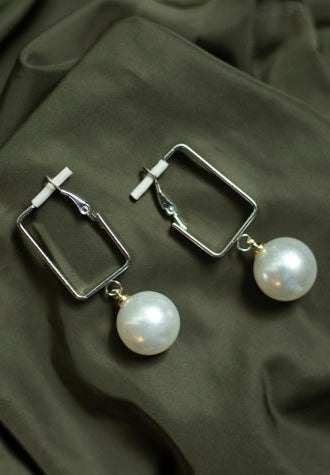 Silver plated pearl earrings