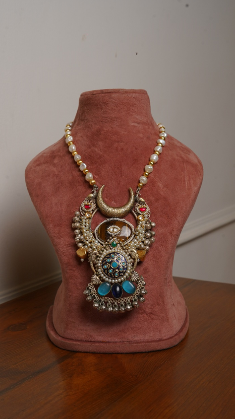 Kundan Necklace Set in Pearls